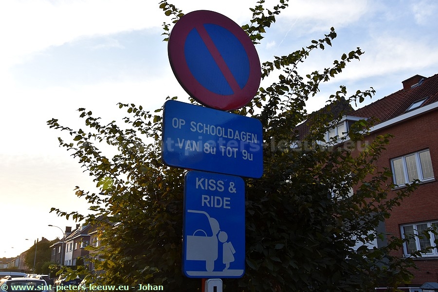 5 kiss&ride-plaatsen aan Sint-Stevensschool – Sint-Pieters-Leeuw nieuwssite
